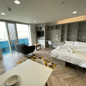 Eyre Square Self Catering Апартаменты